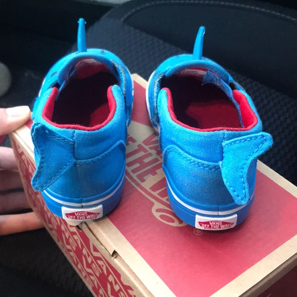 Vans shark shoes - Picture 3 of 5